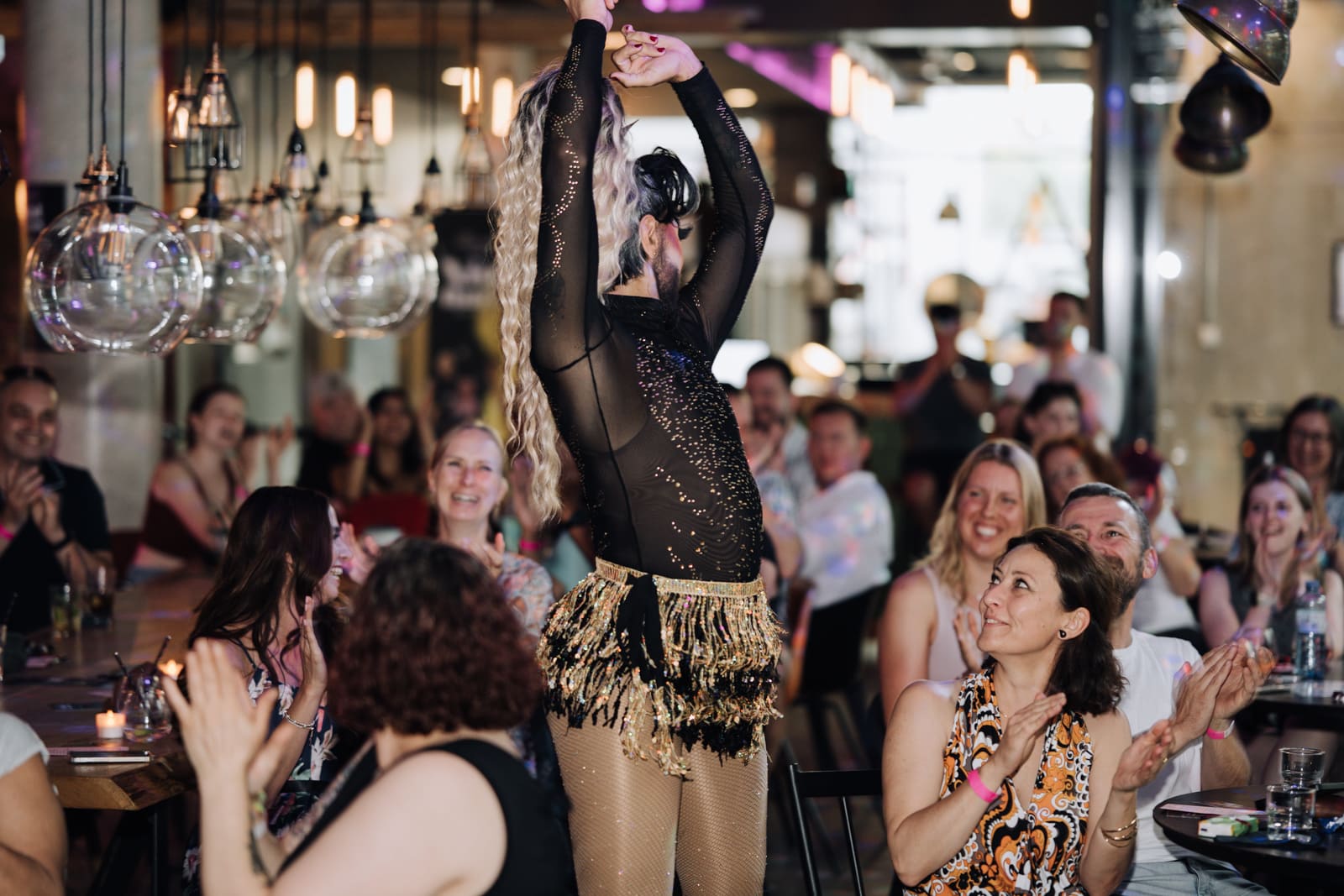 Night Queens Travestie Show Variete Drag Revue Termin Karten Ticket festival event frankfurt showgirls Jungesellenabschied Junggesellinnen JGA Travestieshow showgirls